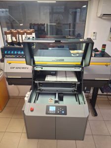 m4 – UV плоскопечатен принтер Mimaki – печат върху широка гама материали