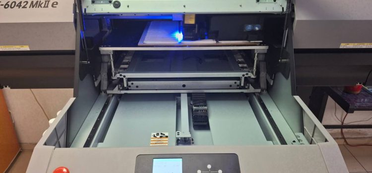 UV плоскопечатен принтер Mimaki – печат върху широка гама материали