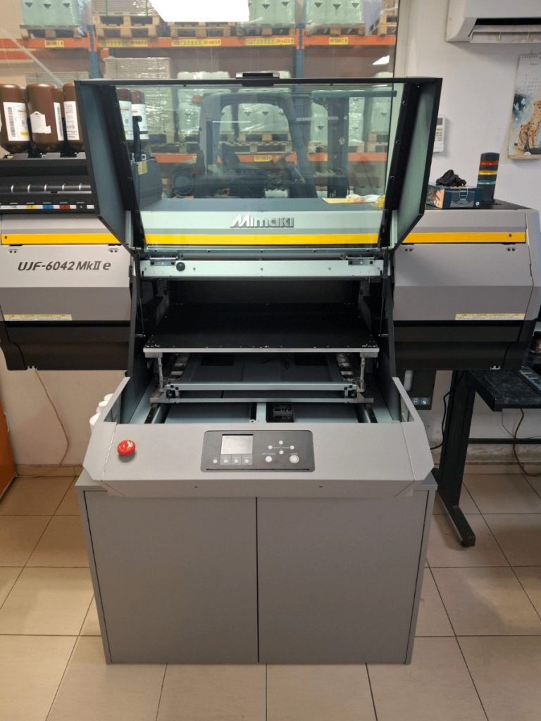 UV плоскопечатен принтер Mimaki UJF-6042 MkII е в производствената база на Raitz-2